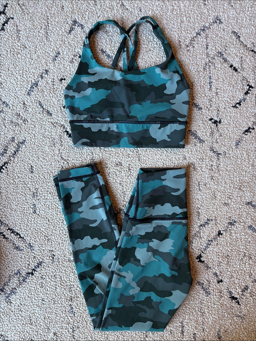 Lululemon set Bra 2 leggings 0 Like new
